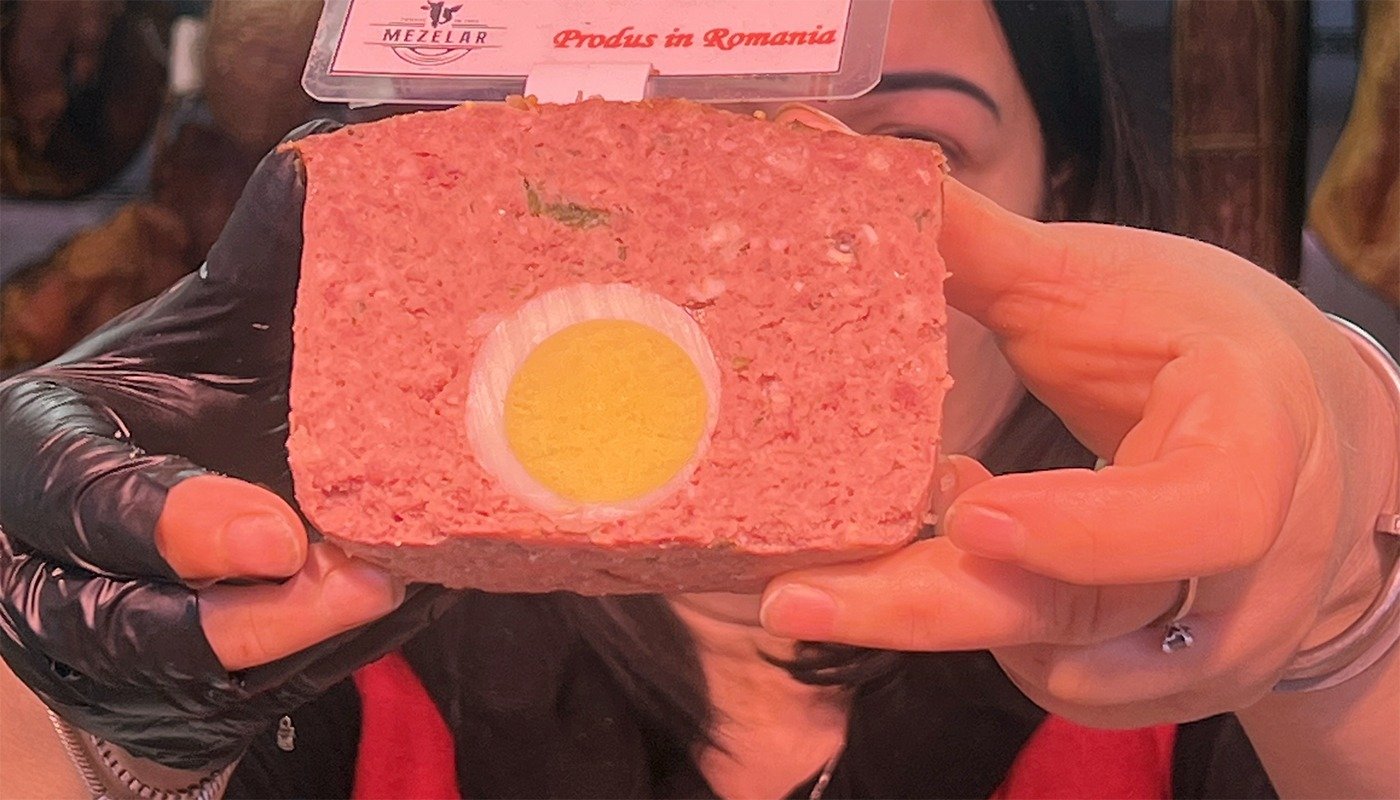 Înainte de Paște, Piața Obor din București se transformă într-un adevărat paradis al gusturilor tradiționale