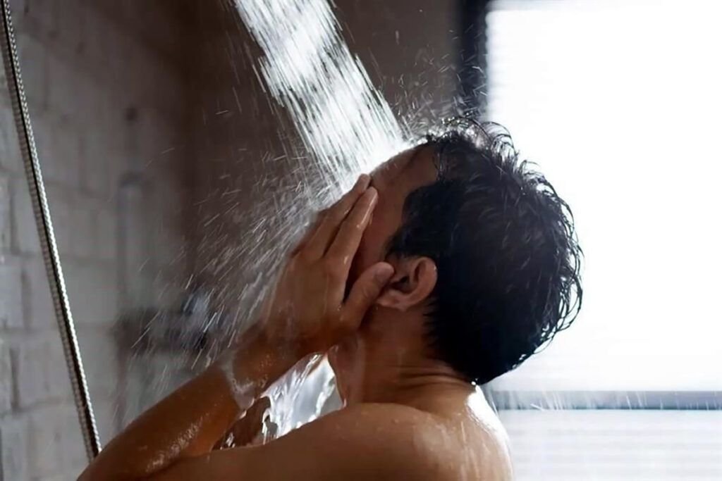 Majoritatea oamenilor fac duș prea des, potrivit medicilor de la prestigiosul Universitatea HARVARD, un obicei care, contrar așteptărilor, poate fi dăunător pentru sănătate