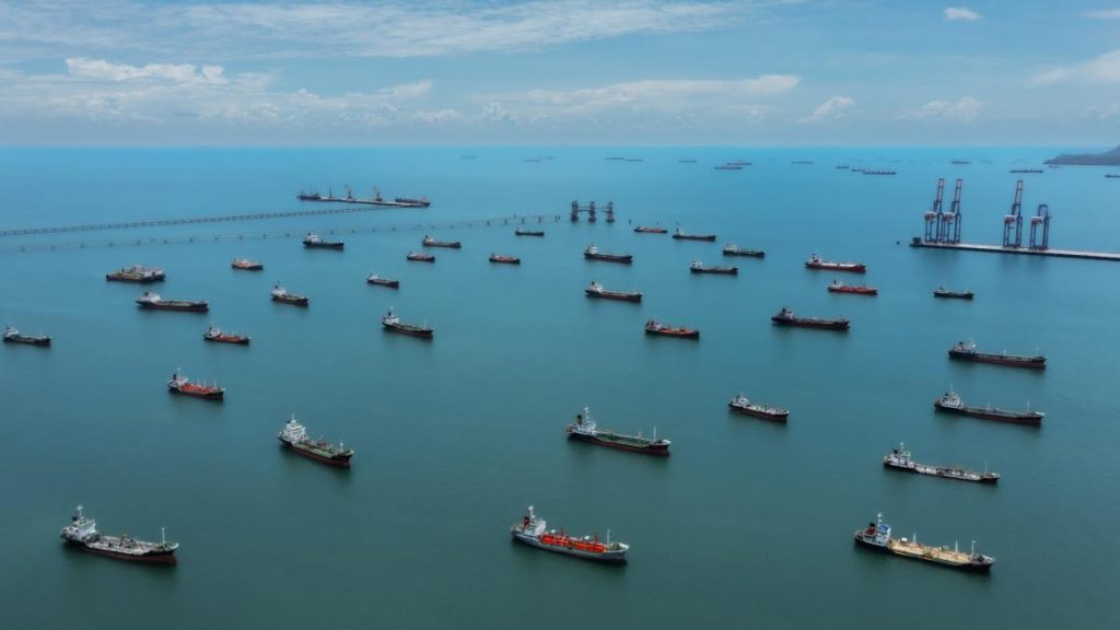 Mitroi: Criza petrolului e mai mult decât atât. „Ciudățeniile” care cresc prețurile