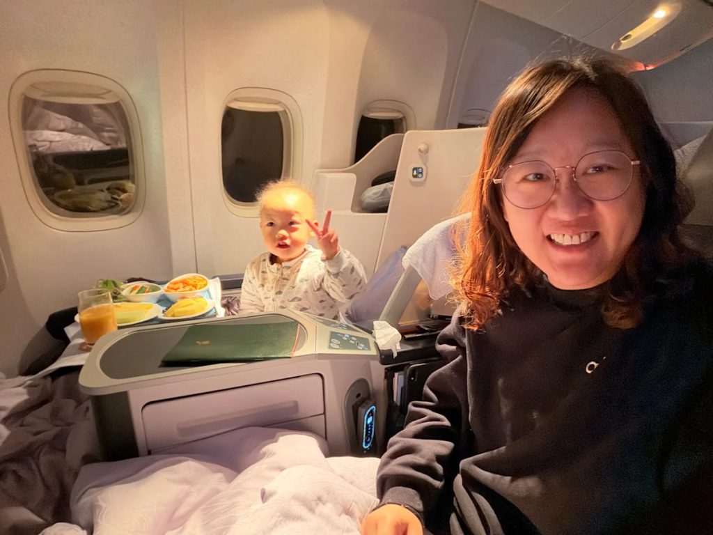 O familie de origine chineză din Los Angeles a explorat recent sistemele educaționale din China, determinată de diferențele semnificative între modul în care sunt tratate și învățate copiii în cele două culturi