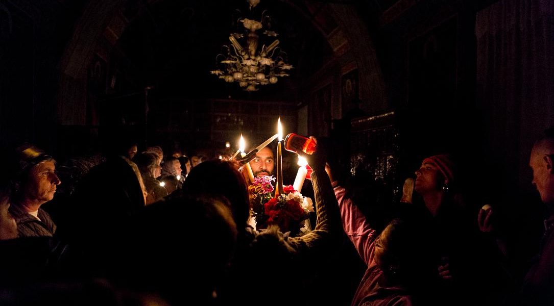 Trei sferturi dintre români, la slujba de Înviere: Ce spun datele