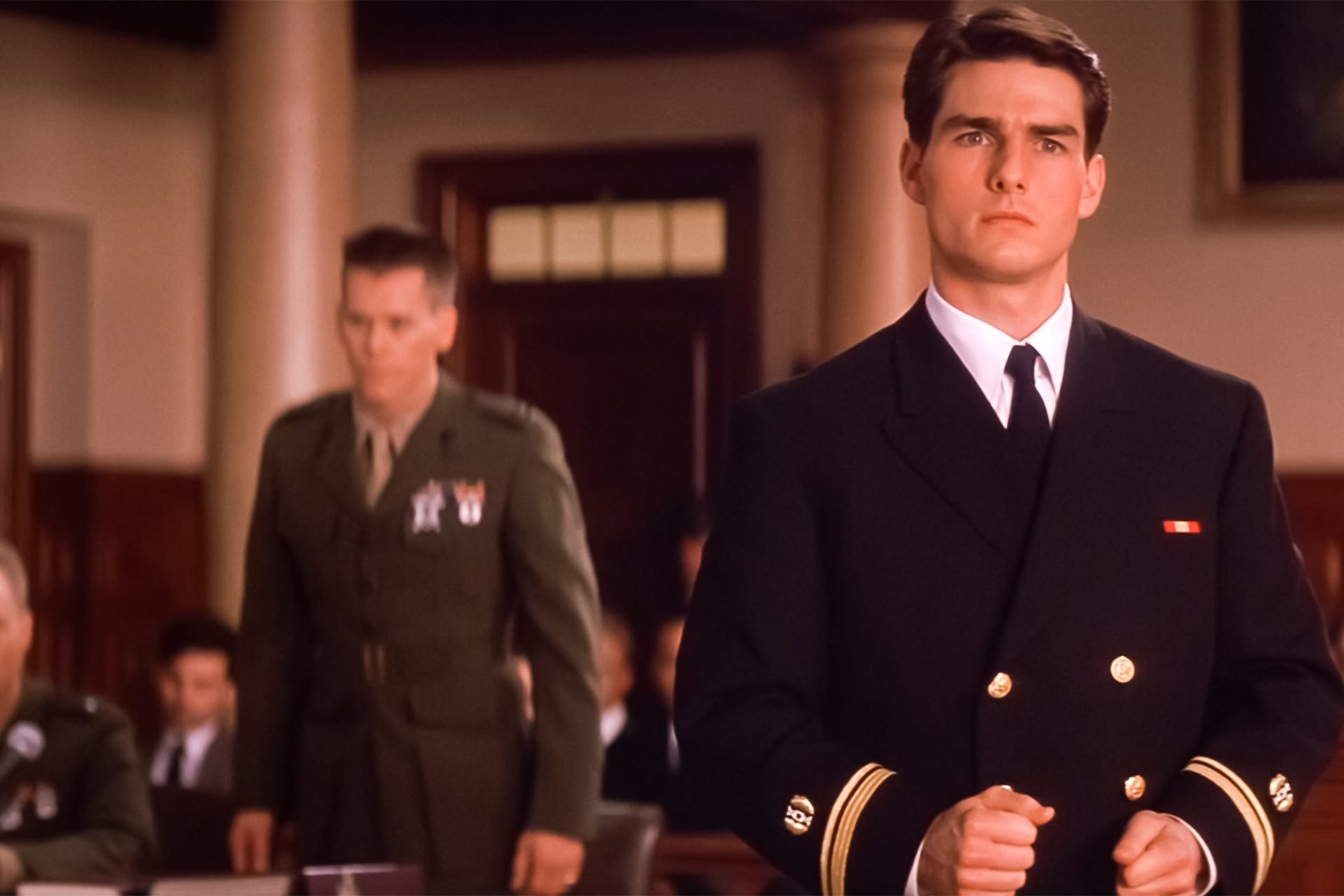 Tom Cruise, renumit pentru rolurile sale în filme de acțiune spectaculoase, a oferit una dintre cele mai apreciate interpretări ale sale într-un film care l-a adus față în față cu un actor de legendă, Jack Nicholson