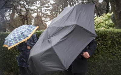 VREMEA se schimbă RADICAL în România: PLOI torențiale, VÂNT puternic și NINSOARE