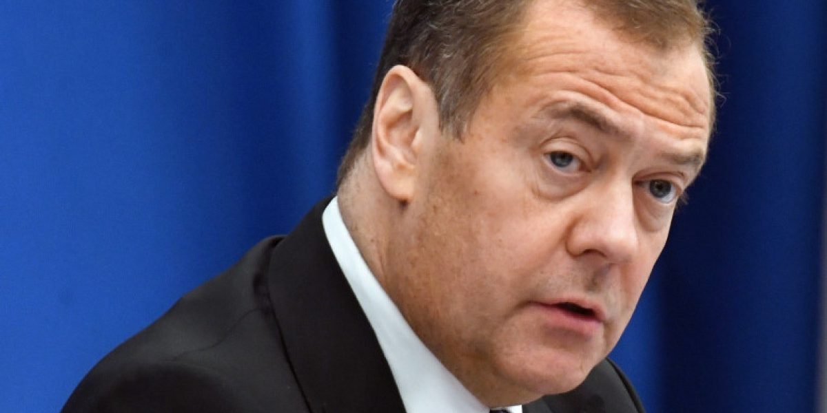 Medvedev, redactor-șef: Ce vor învăța copiii ruși despre lume