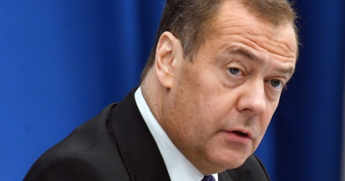 Medvedev, redactor-șef: Ce vor învăța copiii ruși despre lume