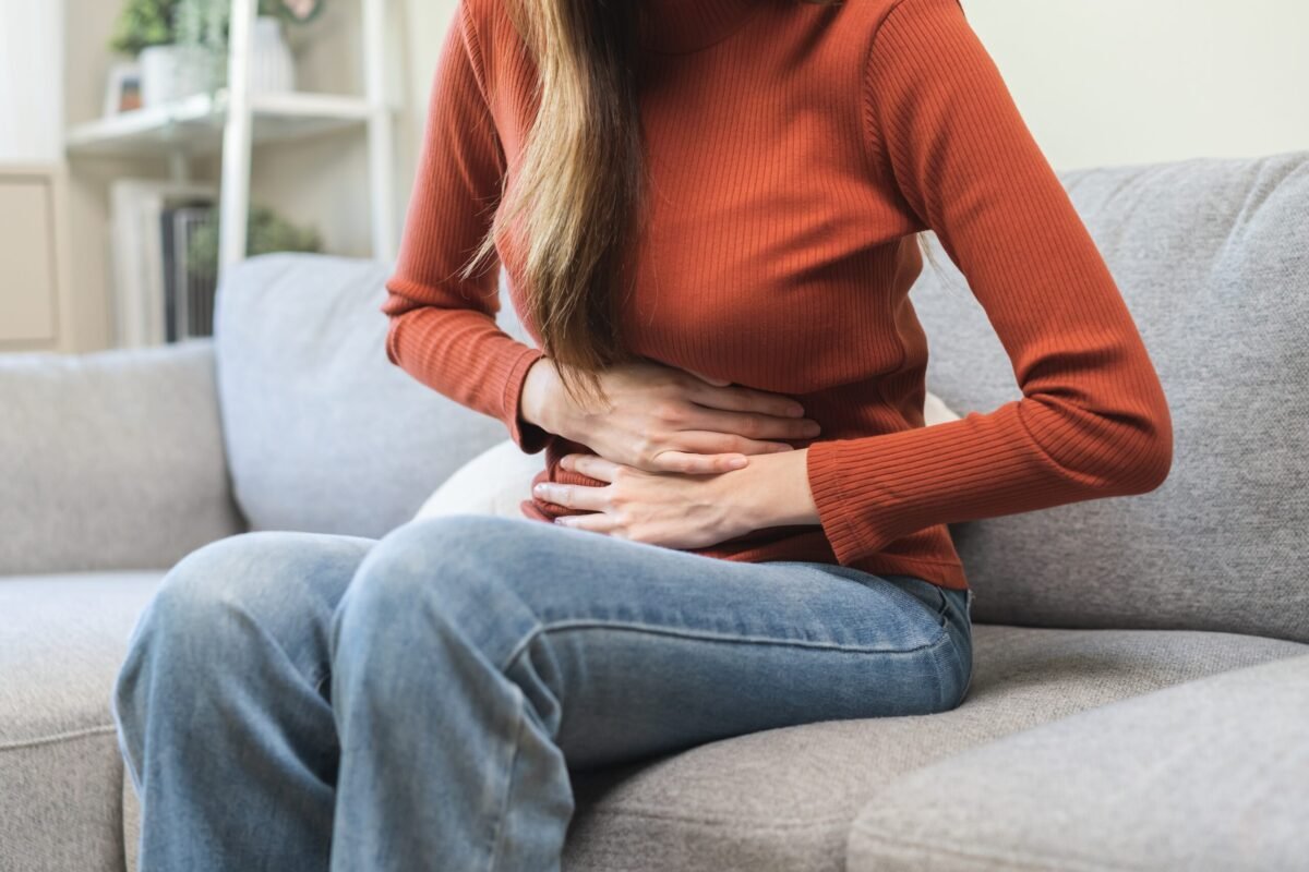 Simptomele comune și confuzia cu colonul iritabil Endometrioza intestinală reprezintă o afecțiune ginecologică care, în unele cazuri, poate fi dificil de diagnosticată deoarece simptomele sale se aseamănă cu cele ale colonului iritabil