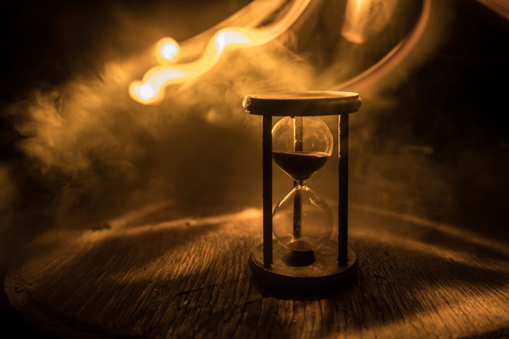 Timpul, o noțiune esențială pentru existența noastră, rămâne în continuare unul dintre cele mai complexe mistere ale universului, chiar dacă măsurăm secunde și minute de milenii