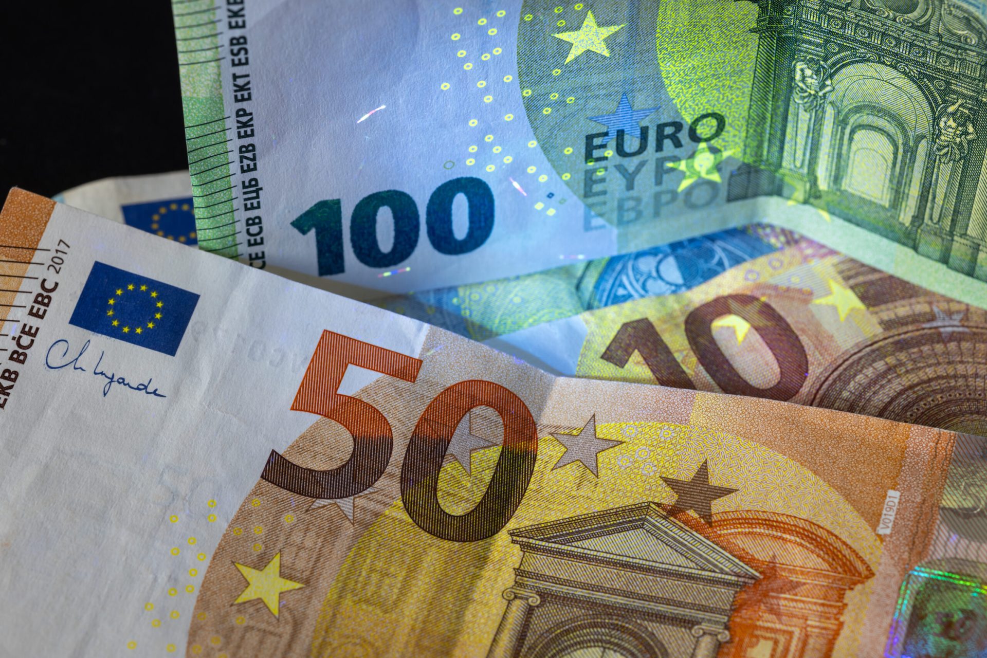 Nikolay Vassilev, reprezentant al Ministerului de Finanțe, a respins acuzațiile conform cărora aderarea României la zona euro ar putea duce la o creștere semnificativă a prețurilor, sugerând că această temere nu are fundament real