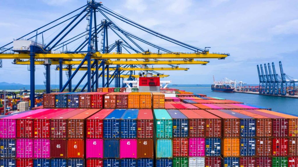 Deficitul comercial s-a redus, dar prețul este scăderea consumului Deficitul comercial al României a înregistrat o scădere semnificativă în primele două luni ale anului 2026, indicând o ajustare în balanța economică a țării