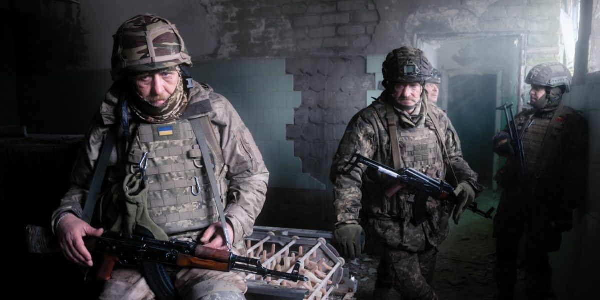 Condamnați și deținute, efortul de război din Ucraina: cine și cum ajută