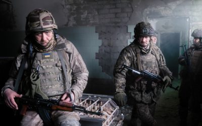 Condamnați și deținute, efortul de război din Ucraina: cine și cum ajută