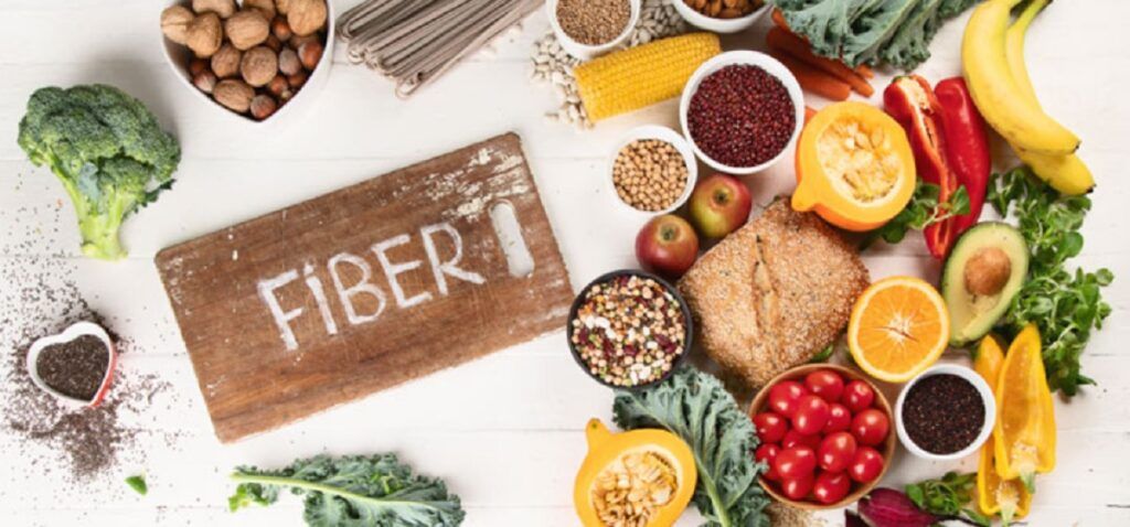 Fibrele alimentare reprezintă un aliat de nădejde pentru sănătatea noastră, având beneficii demonstrate în prevenirea bolilor cardiovasculare, reglarea digestiei și chiar reducerea riscului de cancer
