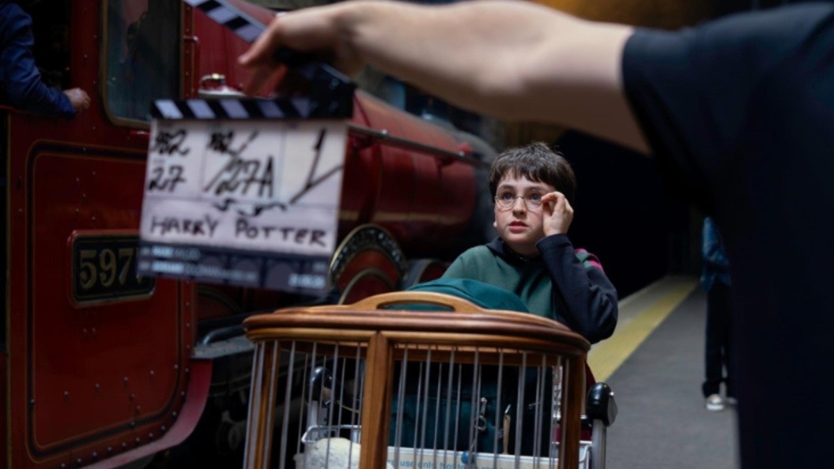 HBO Max lansează un documentar menit să pregătească publicul pentru noua serie „Harry Potter”, fără a se concentra exclusiv pe nostalgia legată de universul magic