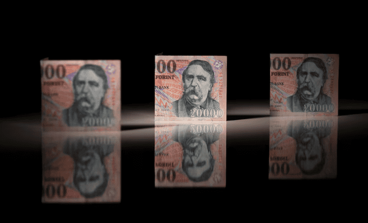 Forintul, pe val după plecarea lui Viktor Orban: UE deblochează fonduri, dobânzi mai mici