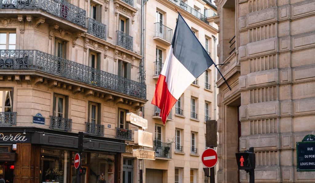 Franța vine cu bani: Ajutor pentru transportatori și agricultori, după scumpirea combustibililor