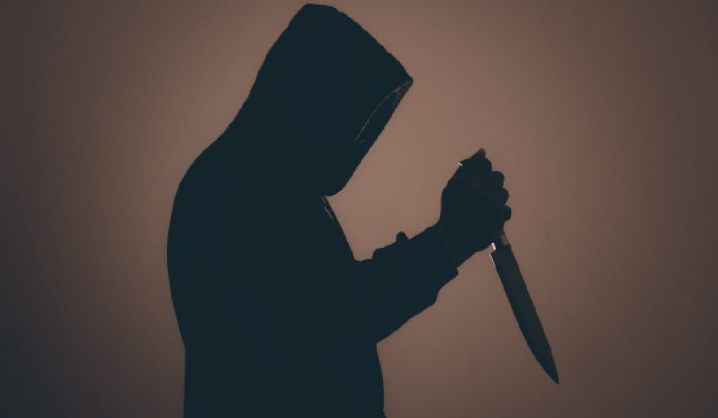 Angajată, amenințată cu cuțit la o sală de jocuri din Galați. Poliția caută agresorul