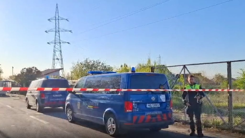 Dronă ucigașă la Galați: Anexă distrusă, stâlp doborât. Evacuare de urgență
