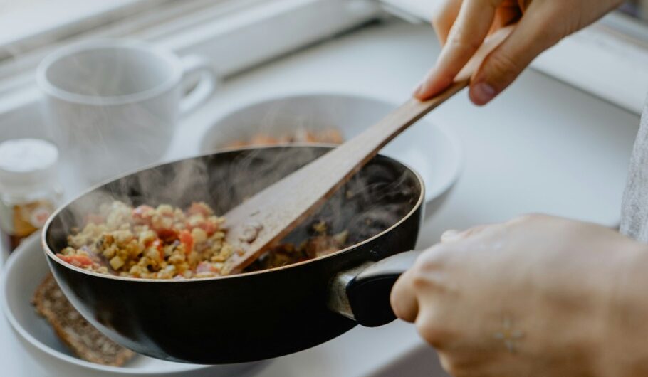 Cercetători au descoperit un comutator ascuns în creier care oprește instinctul de a mânca