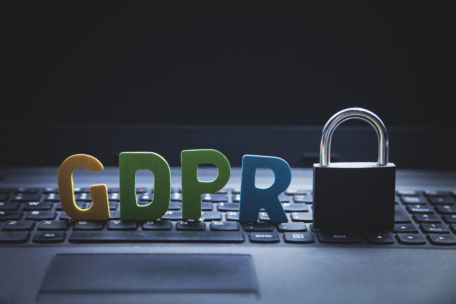 România, amendată cu mii de euro după ce a fost atacată de hackeri în condițiile GDPR 2026