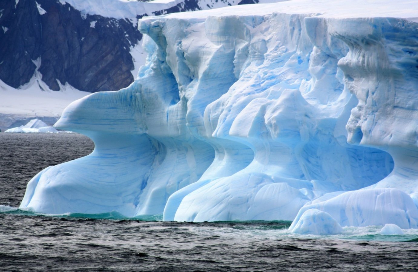 Un nou studiu oferă perspective clare asupra modului în care încălzirea globală afectează Arctica, dezvăluind schimbări majore în sistemele de apă și eliberarea de carbon înghețat