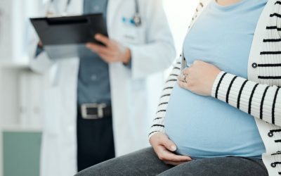 Gravidă, refuzată la București, a zburat în Germania pentru viața copilului