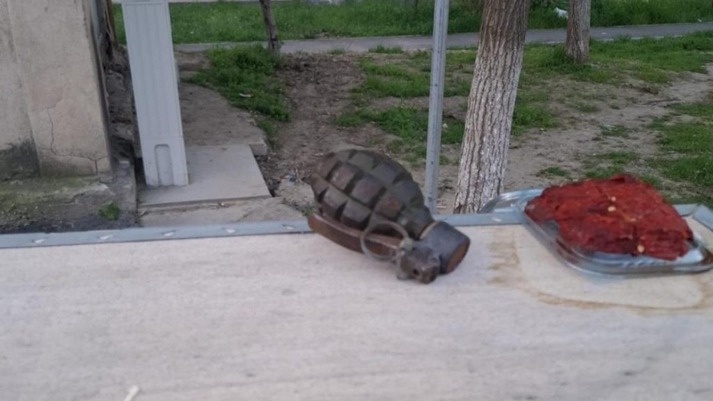 Grenadă defensivă, descoperită între blocuri la Galați