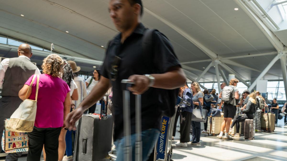 Haos E/E în Europa: Avioane goale, pasageri blocați cu orele la cozi infernale