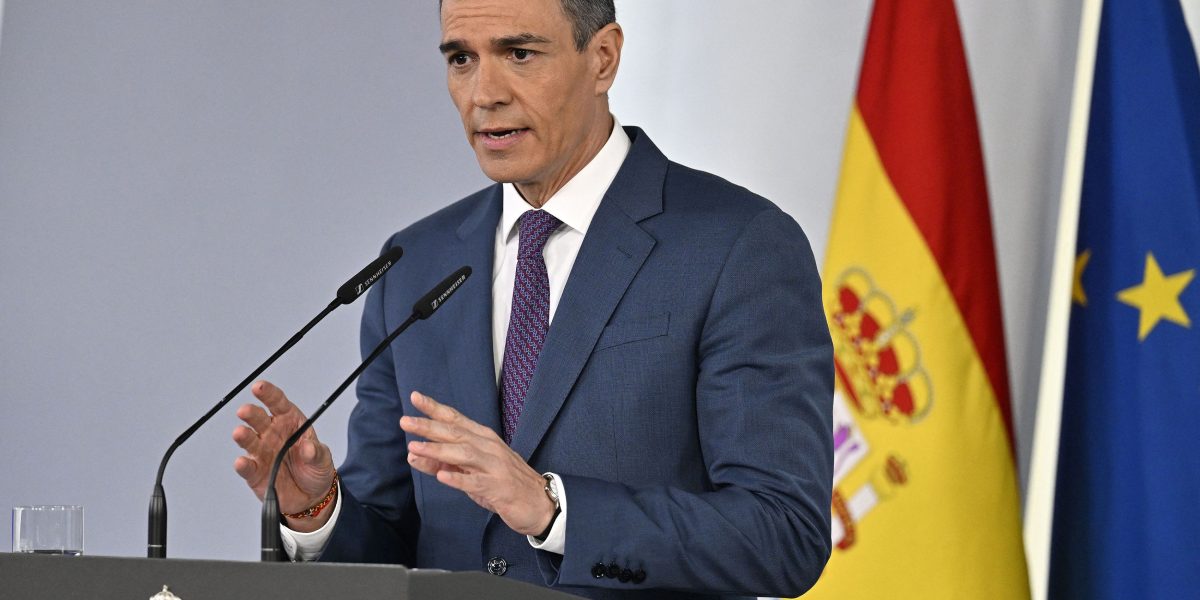 Sanchez întoarce foaia: Spania, după Trump, face ochi dulci Chinei