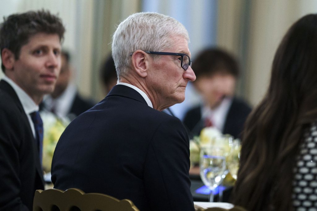 Scrisoarea de adio a lui Tim Cook: Zeci de mii de mesaje citite dimineața