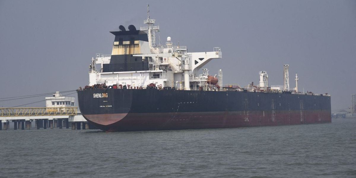 Petrolul se OPREȘTE în Strâmtoarea Ormuz: 20.000 de marinari, BLOCAȚI