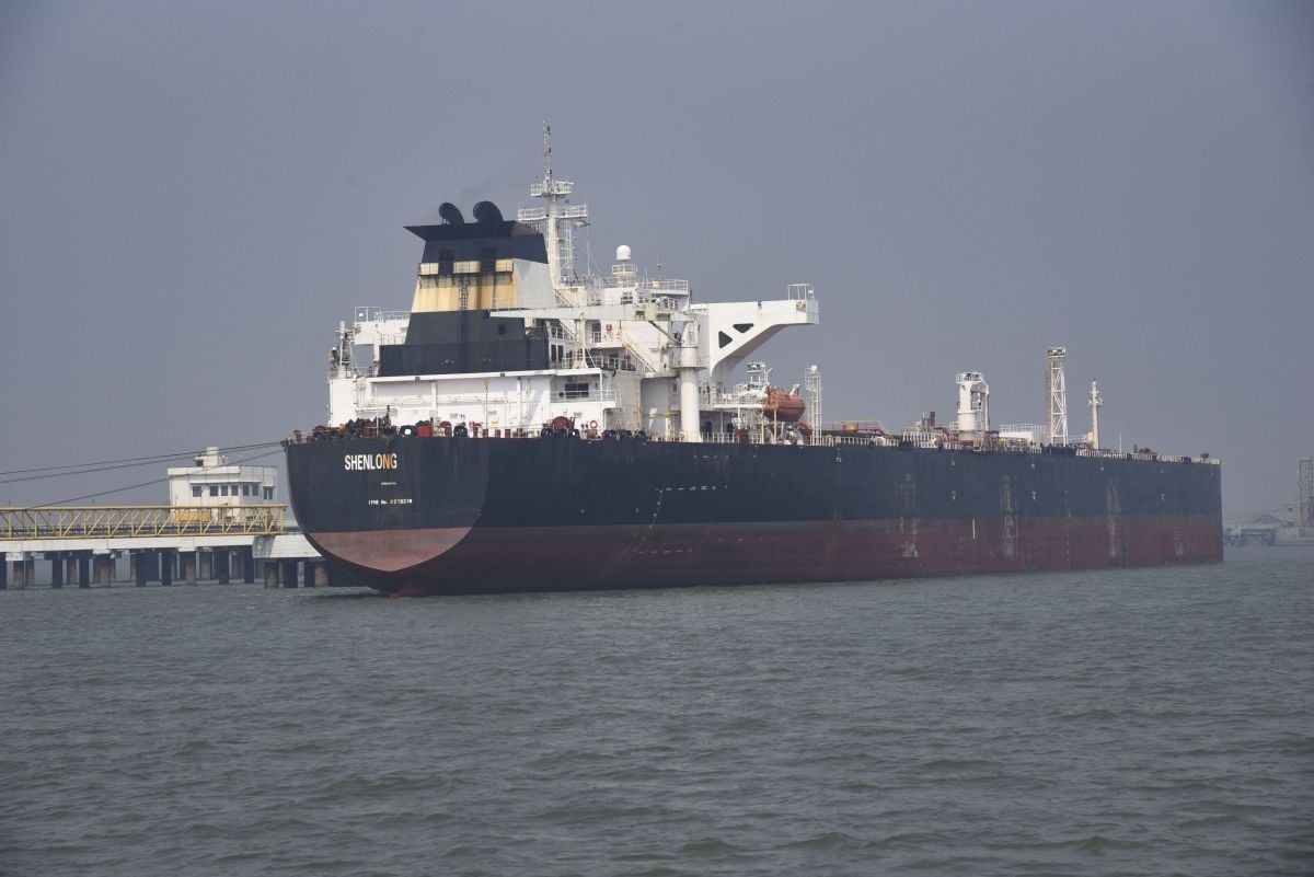 Petrolul se OPREȘTE în Strâmtoarea Ormuz: 20.000 de marinari, BLOCAȚI