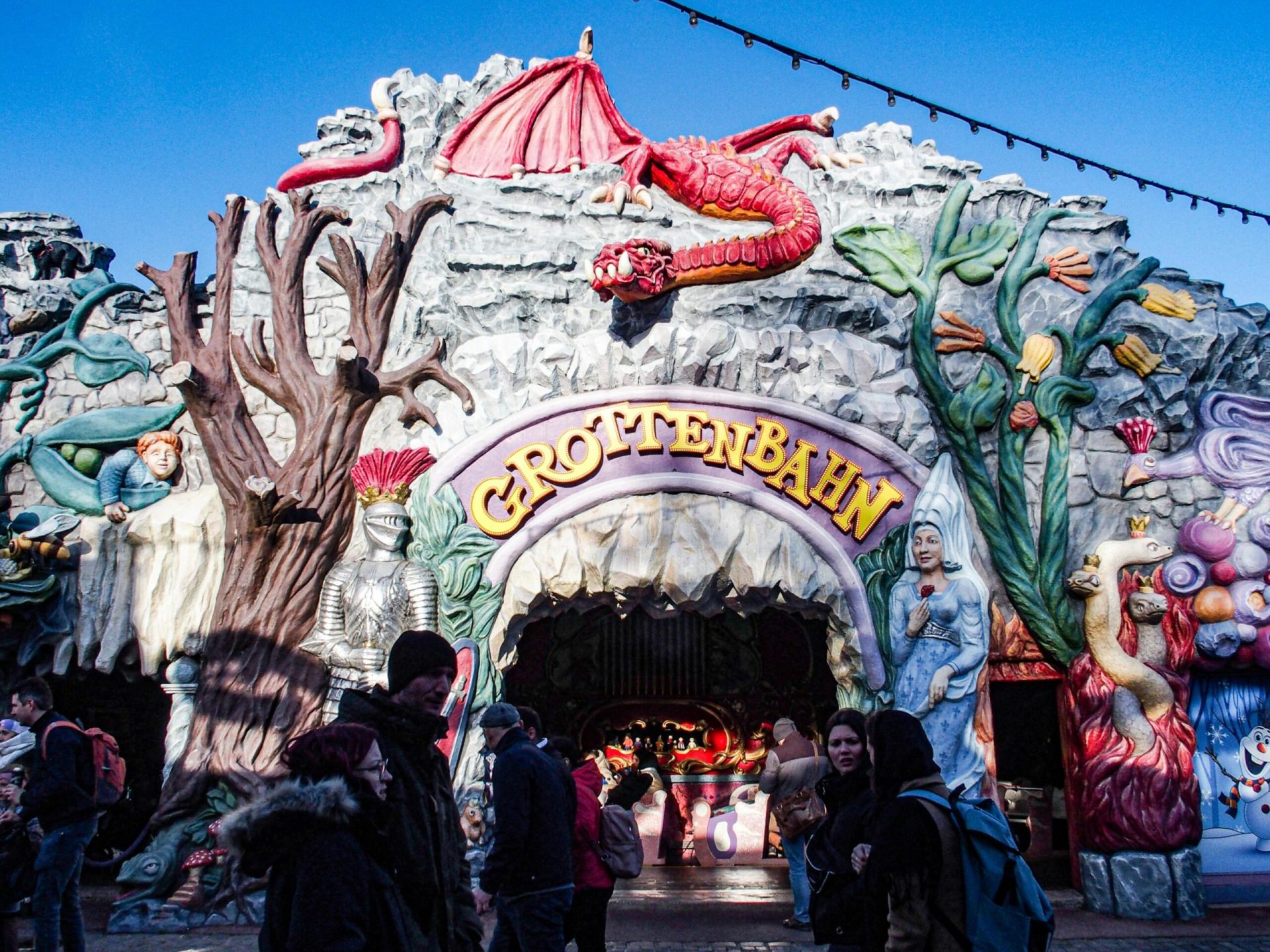 Accident în Viena: Cinci răniți după deraierea unui rollercoaster