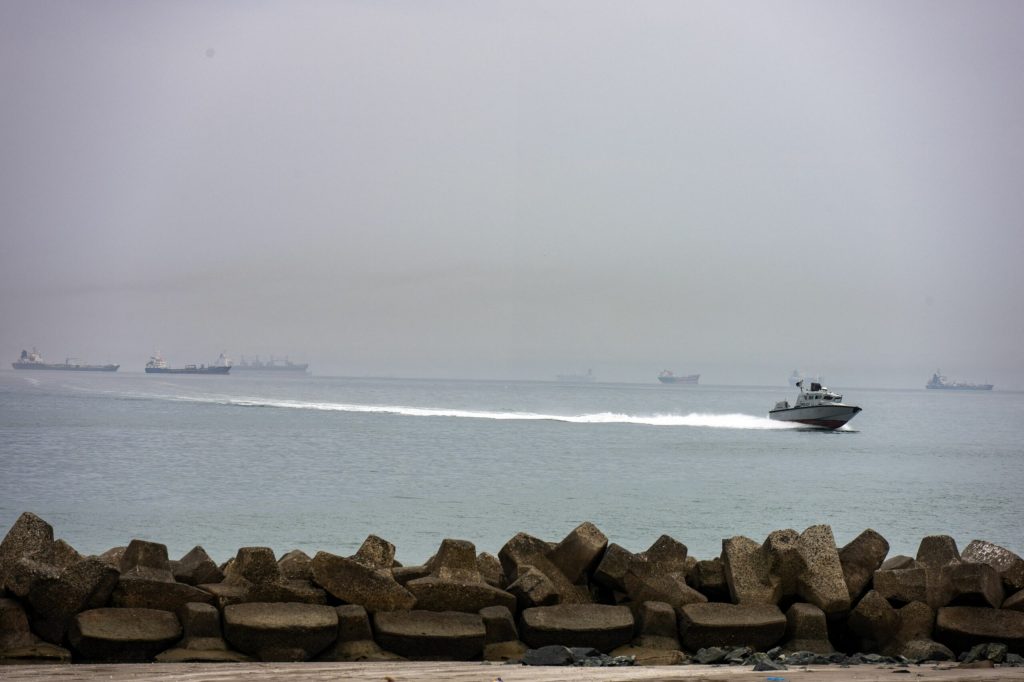 Iran SFIDEAZĂ, în timp ce navele sunt atacate în Strâmtoarea Hormuz