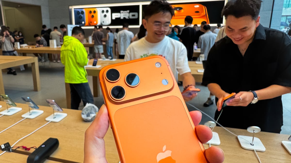 Apple nu va lansa un iPhone 18 Pro în culoarea neagră, cel puțin conform informațiilor furnizate de un cunoscut scurgător de informații pe platforma Weibo