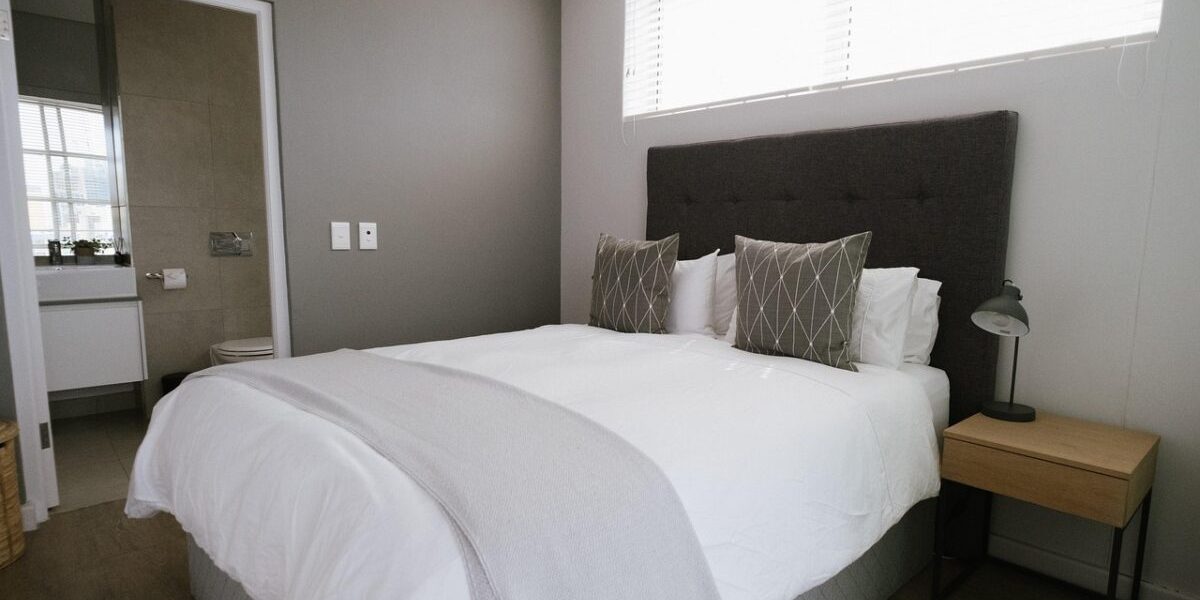 U.E. interzice un obicei din hoteluri. Ce dispare din camere