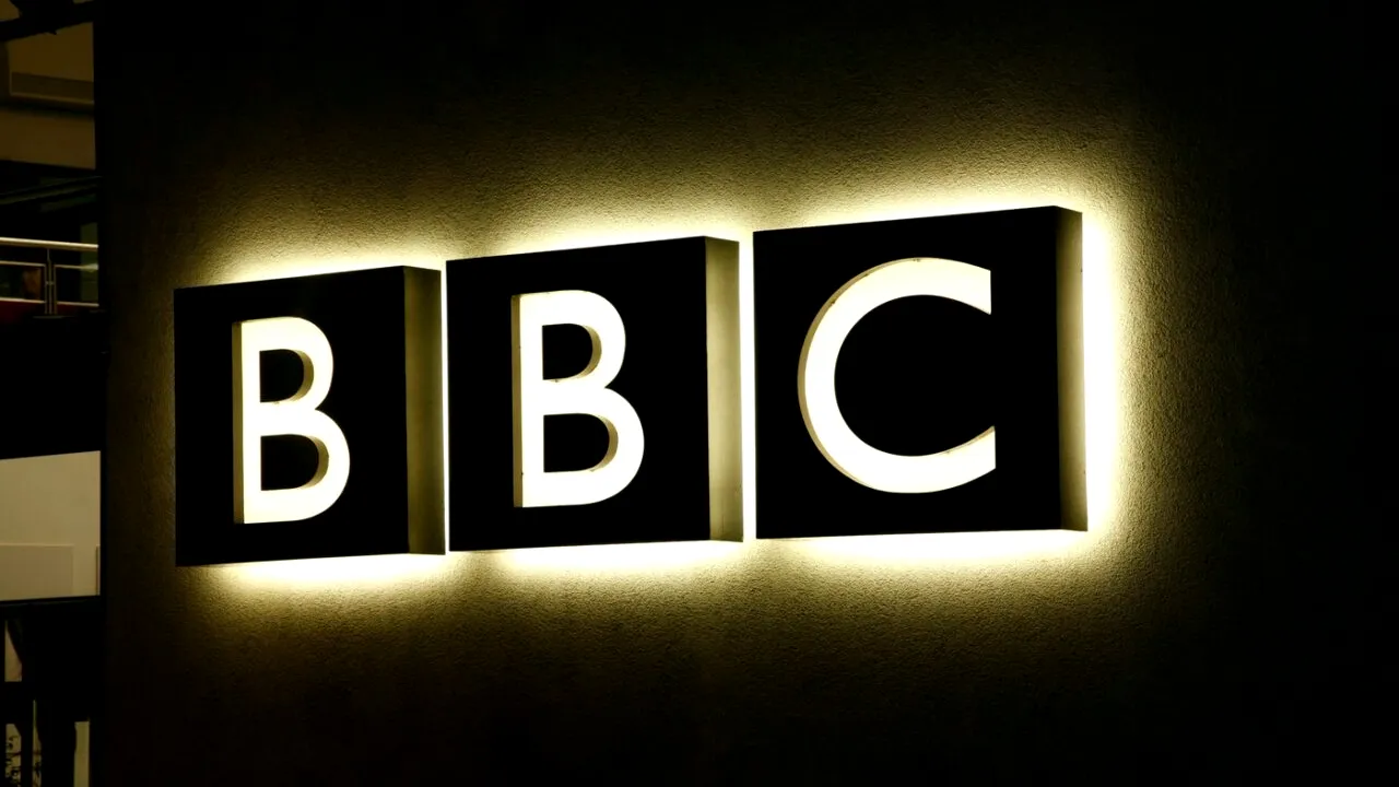 BBC taie 2.000 de posturi: Cea mai mare reducere de personal din ultimii 15 ani