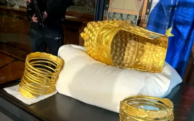 Coiful de la Coțofenești și brățările dacice, acasă. Imagini cu tezaurul