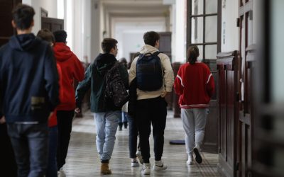 Școlile din Los Angeles impun limite drastice privind ecranele în clasă
