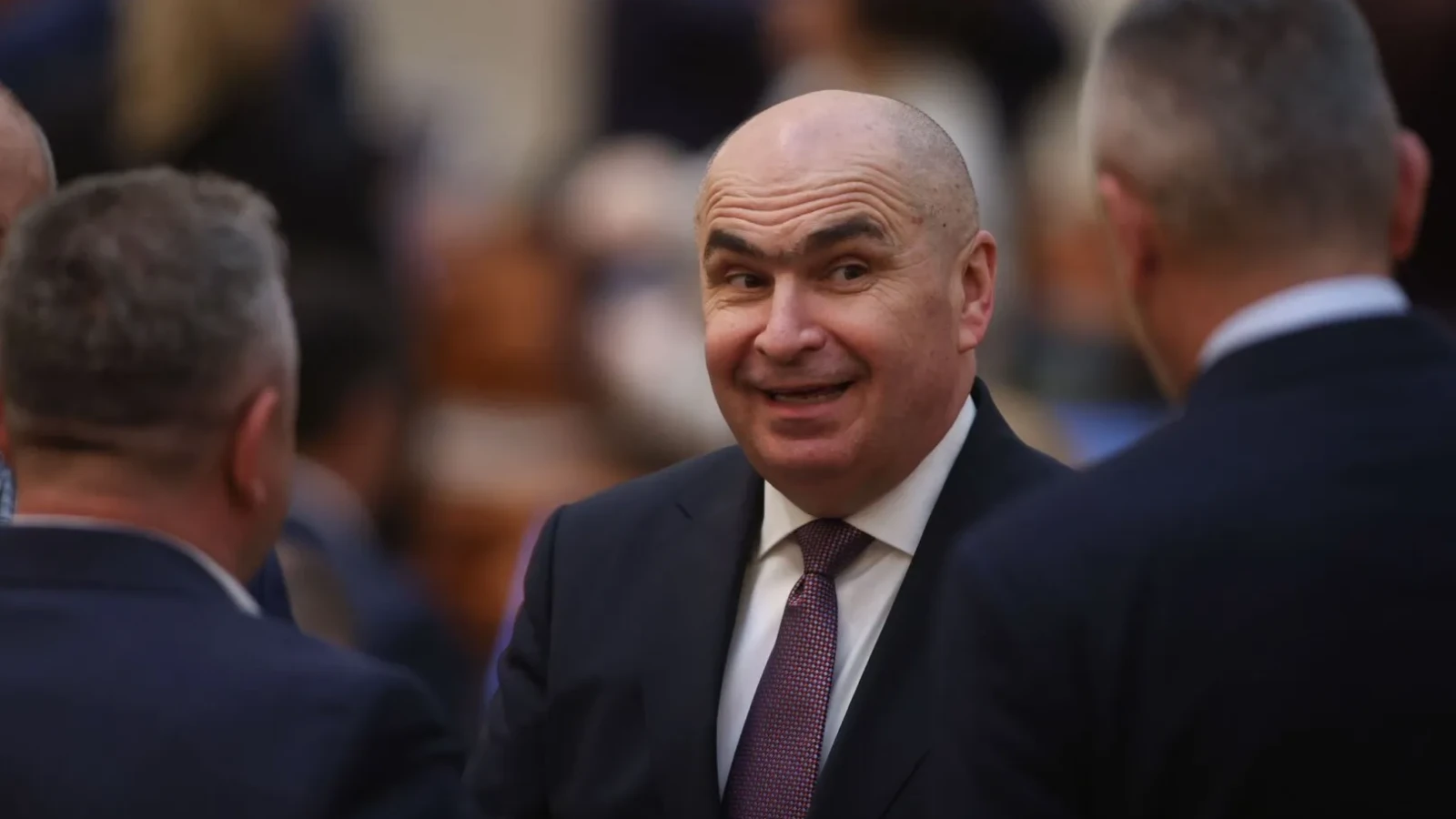 Bolojan: România nu-și mai permite risipa în companiile de stat!