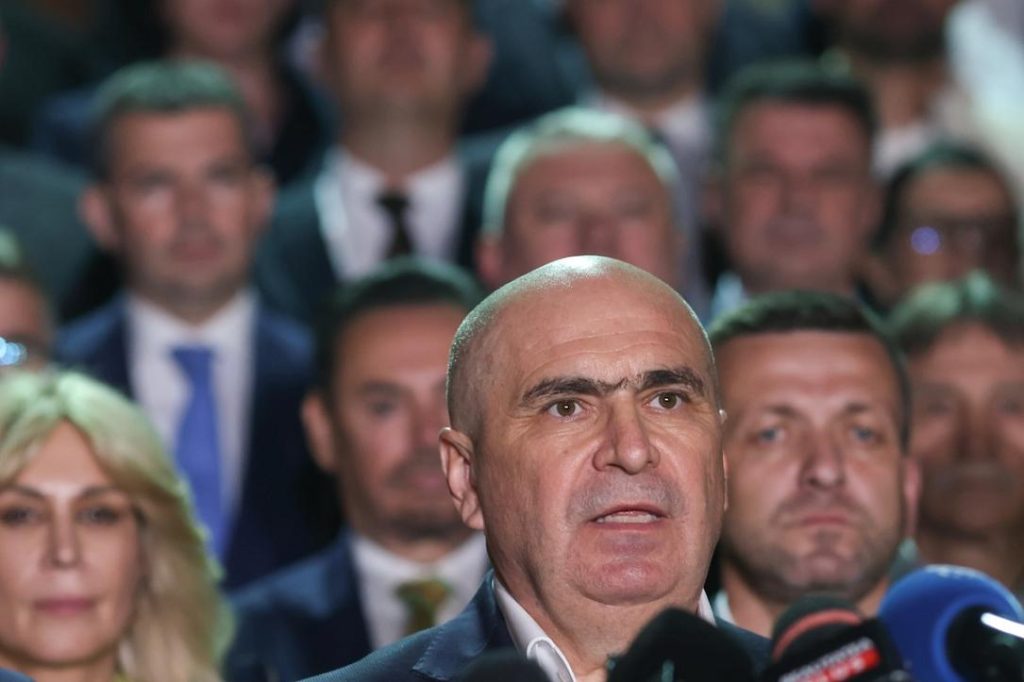 Bolojan, sfidare după retragerea PSD: Rămân la Palat!