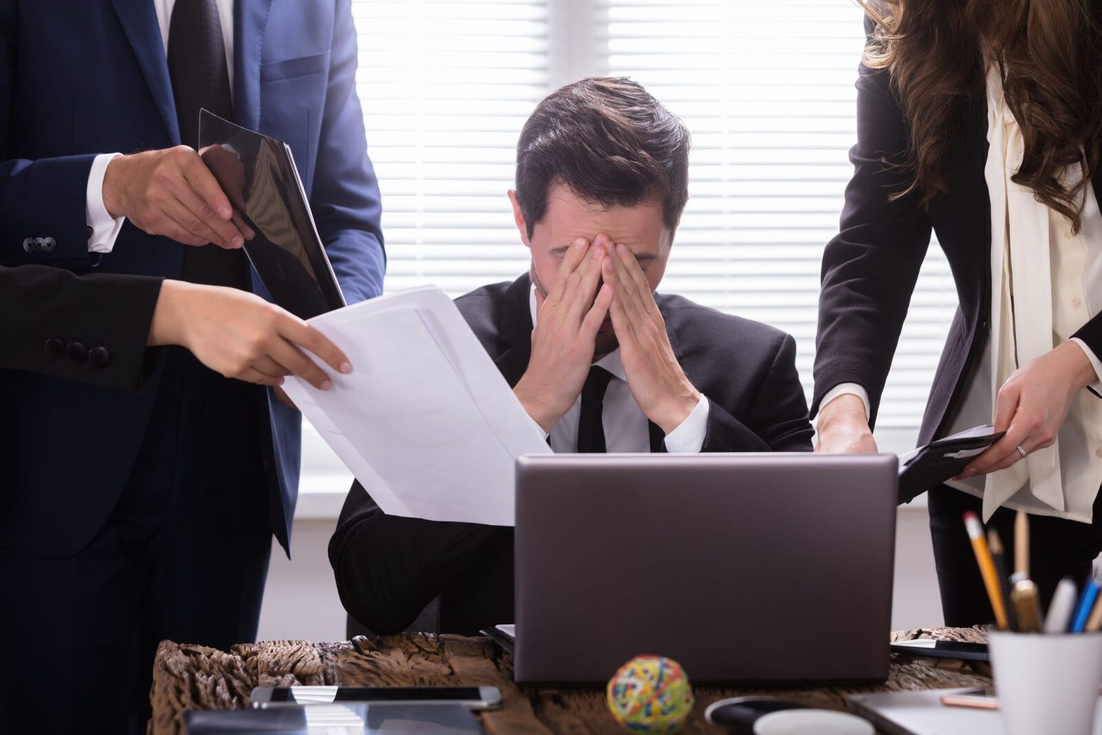 Managerii, epuizați: Cum recâștigă companiile productivitatea?