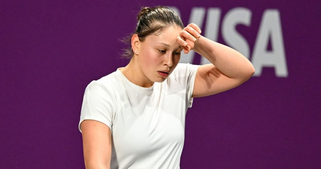 Letonia învinge România în Cupa Billie Jean King: Debut ratat pentru „tricolore” Echipa feminină de tenis a României a suferit o înfrângere în fața Letoniei, cu scorul de 2-0, în cadrul Grupei C a zonei Europa/Africa din Grupa I valorică a Cupei Billie Jean King