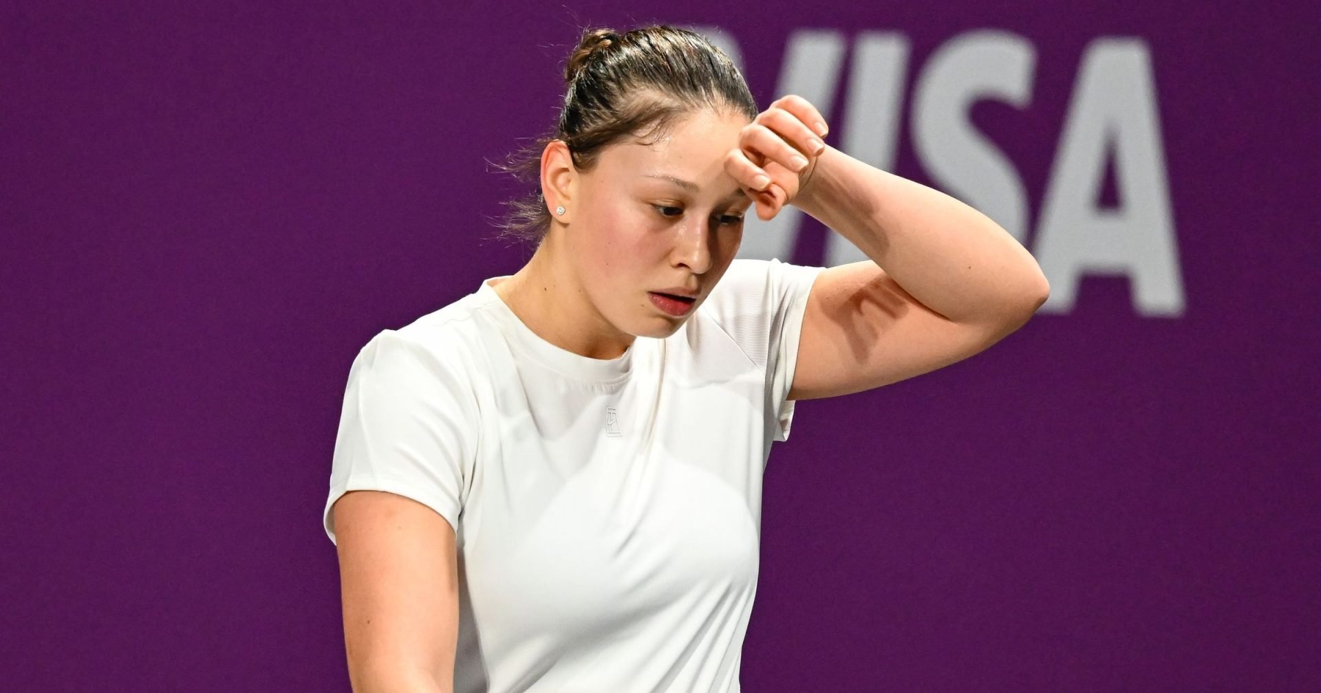 Letonia învinge România în Cupa Billie Jean King: Debut ratat pentru „tricolore” Echipa feminină de tenis a României a suferit o înfrângere în fața Letoniei, cu scorul de 2-0, în cadrul Grupei C a zonei Europa/Africa din Grupa I valorică a Cupei Billie Jean King