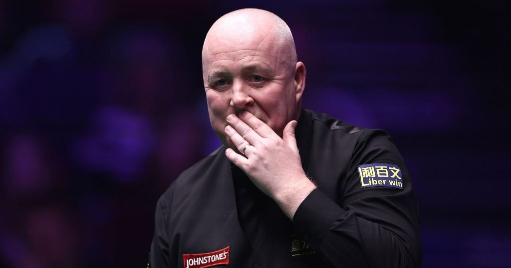 John Higgins surprinde cu o lovitură genială în duelul cu Selby la Tour Championship În cadrul Tour Championship, ultima etapă dinaintea Campionatului Mondial de snooker, John Higgins a reușit un moment memorabil care a atras atenția tuturor pasionaților de sport