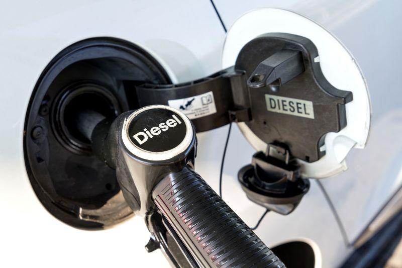 Ce prevede OUG pentru reducerea prețurilor la motorină: reducerea accizei și taxa de solidaritate pentru companii petroliere