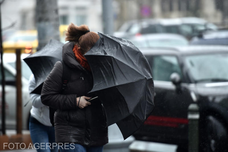 ANM avertizează: Frig crunt, vânt puternic și ninsori la munte