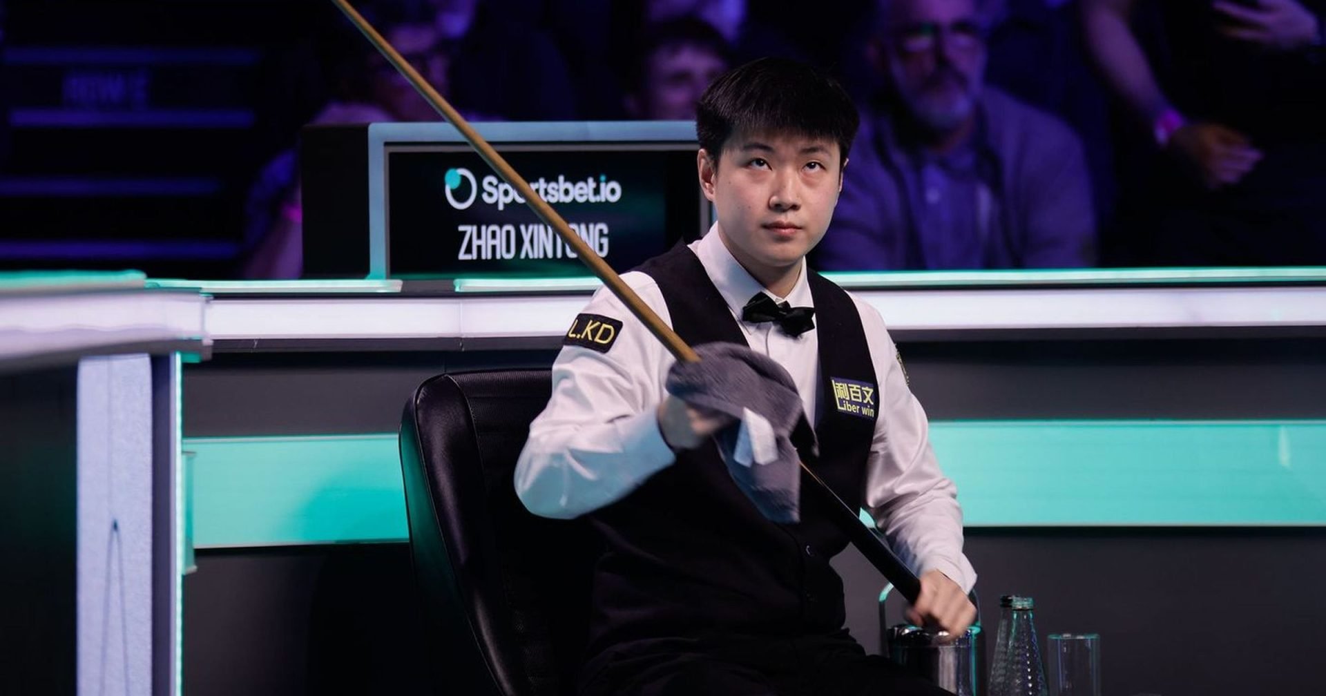 Zhao Xintong devine finalistul Tour Championship după o performanță remarcabilă în semifinale, unde a zdrobit-o pe veteranul John Higgins cu scorul de 10-1