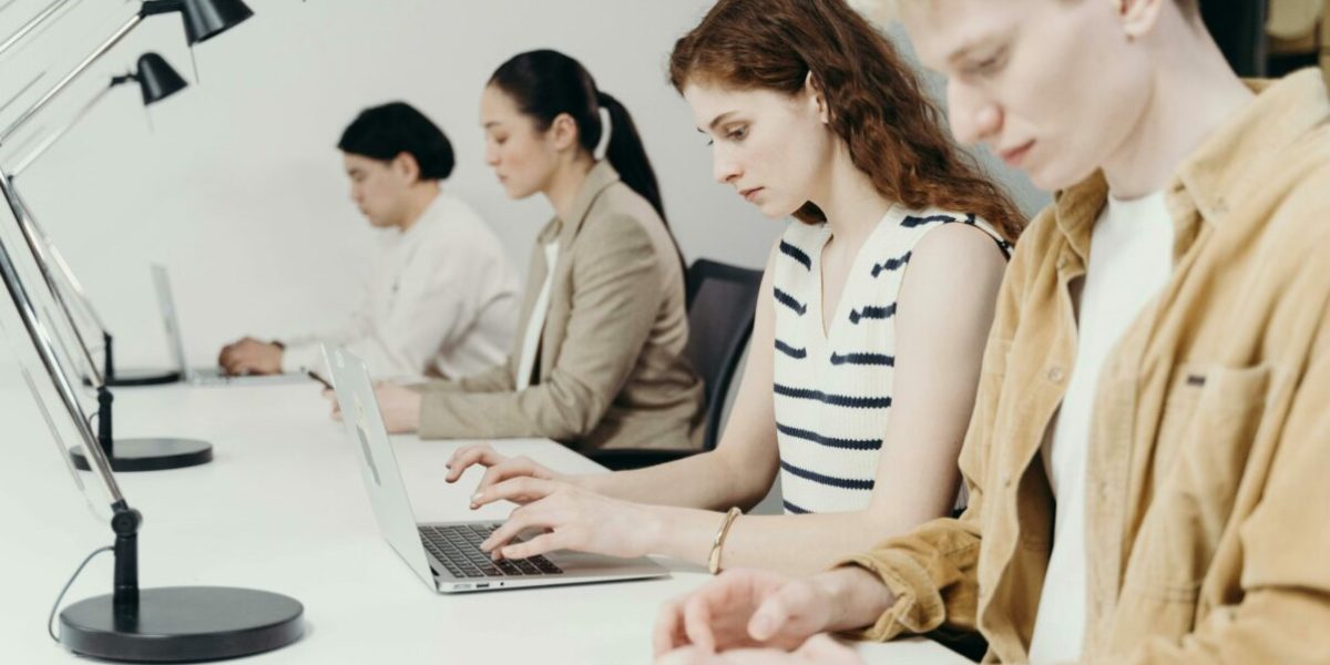 Întârzierile la serviciu, penalizate la salariu. Decizie ȘOC în Spania