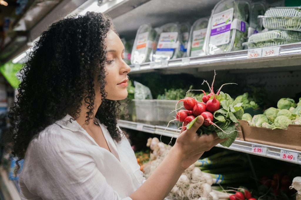Românii, tot mai interesați să economisească la cumpărăturile de alimente