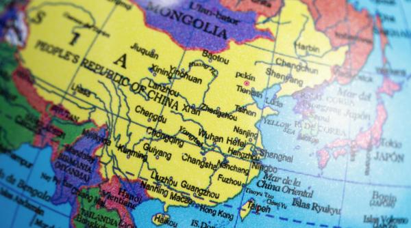 Aurul, pe valuri: China cumpără masiv, investitorii vând. Ce urmează?